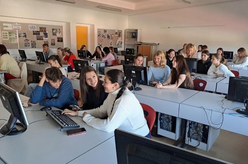 Smart IT Solutions in Vocational Education - Sharing Good Practice 9  
